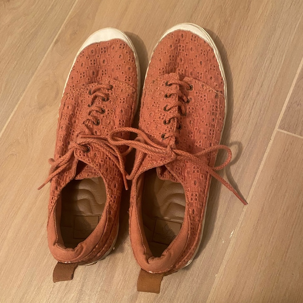Reef Tennis Shoes Eyelet Lace